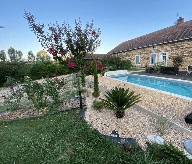 piscine avec aménagement exterieur à dax